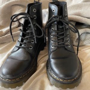Dr martens airwair boots